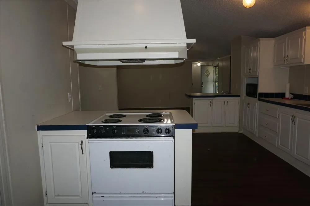 9999 Elder Street Willis, TX 77318