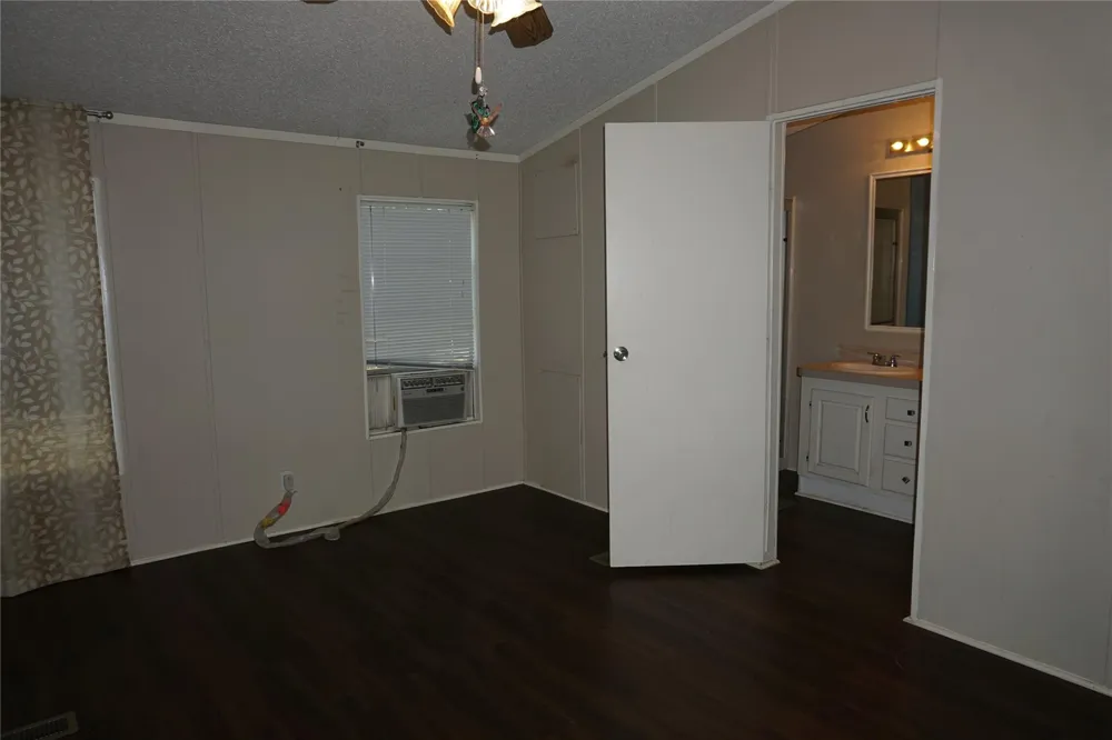 9999 Elder Street Willis, TX 77318