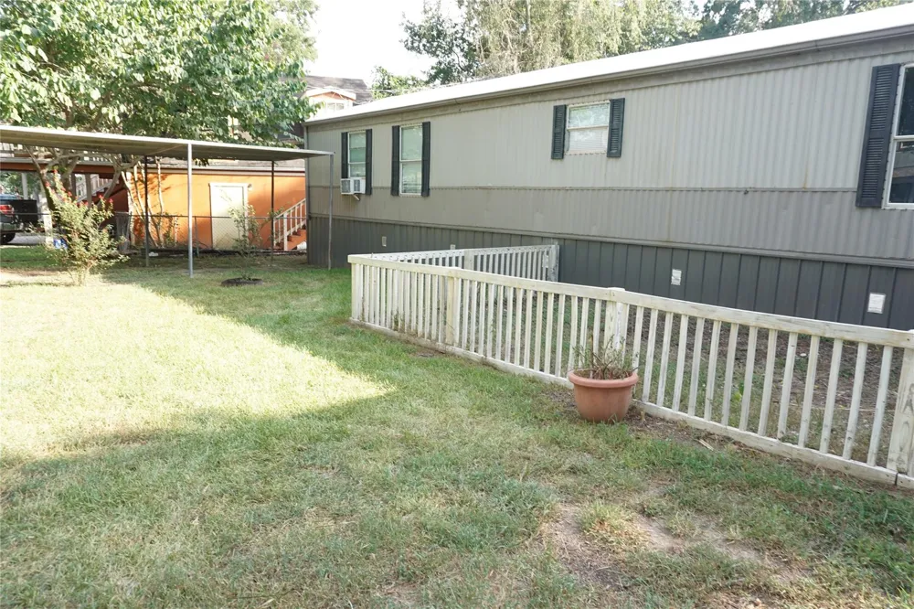 9999 Elder Street Willis, TX 77318