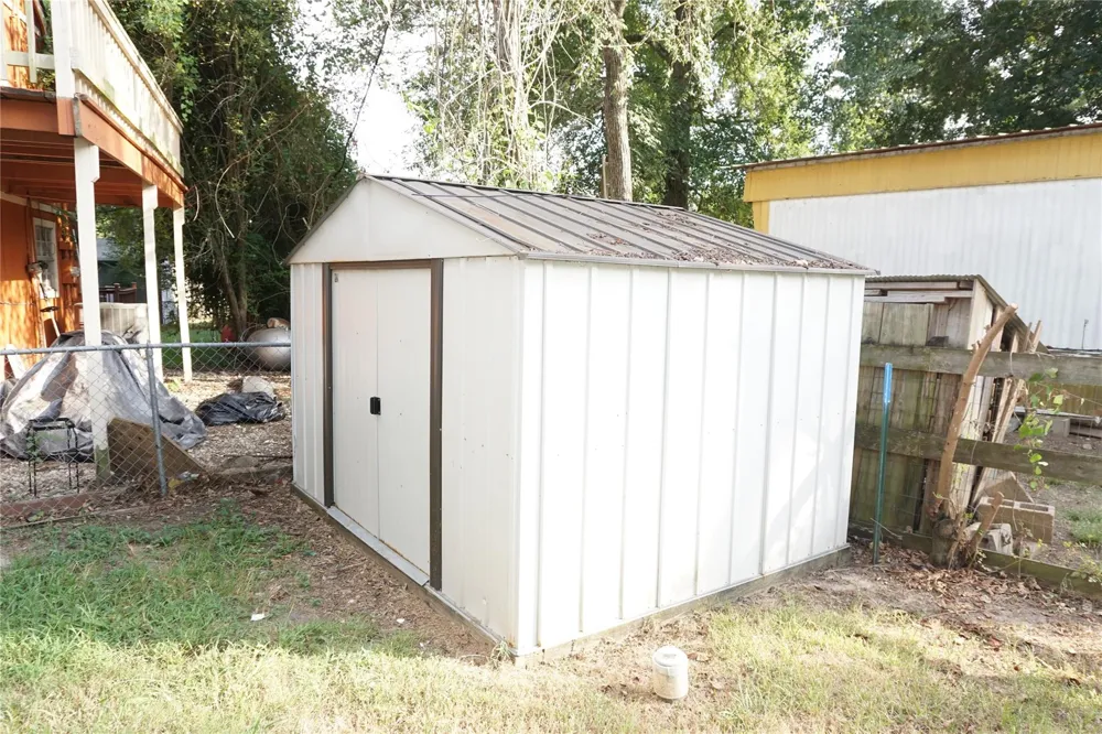 9999 Elder Street Willis, TX 77318