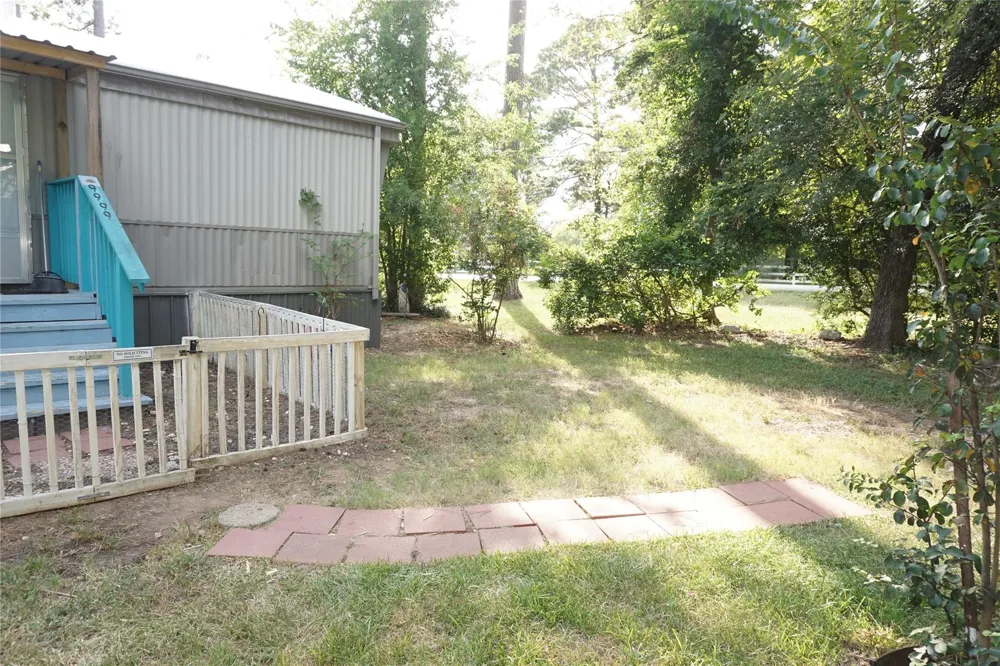 9999 Elder Street Willis, TX 77318