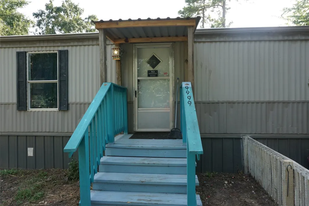 9999 Elder Street Willis, TX 77318