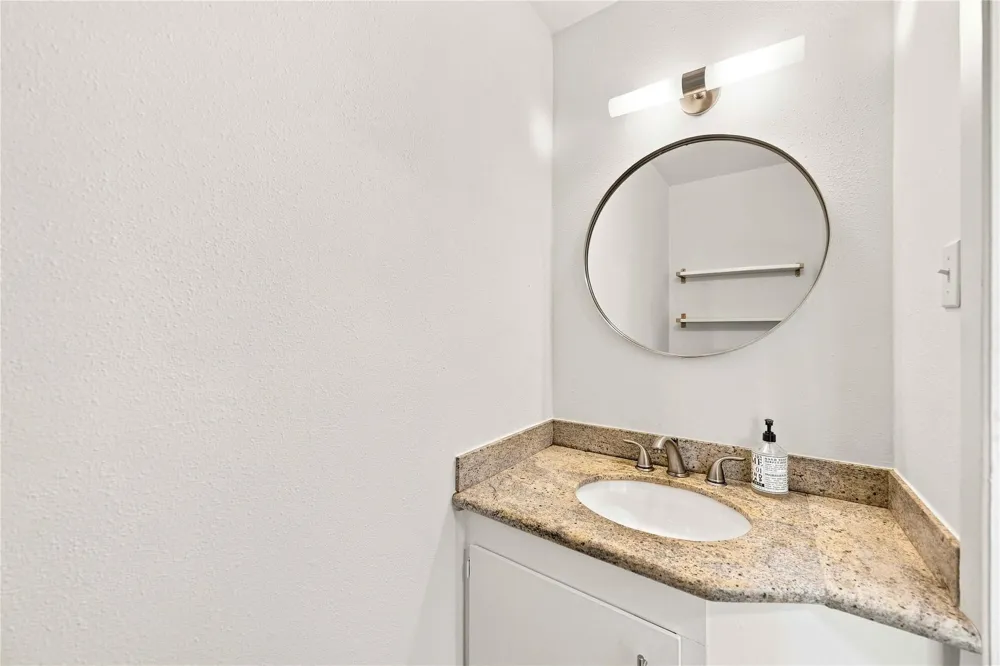 6215 Queensloch Drive Houston, TX 77096