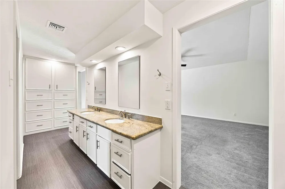 6215 Queensloch Drive Houston, TX 77096