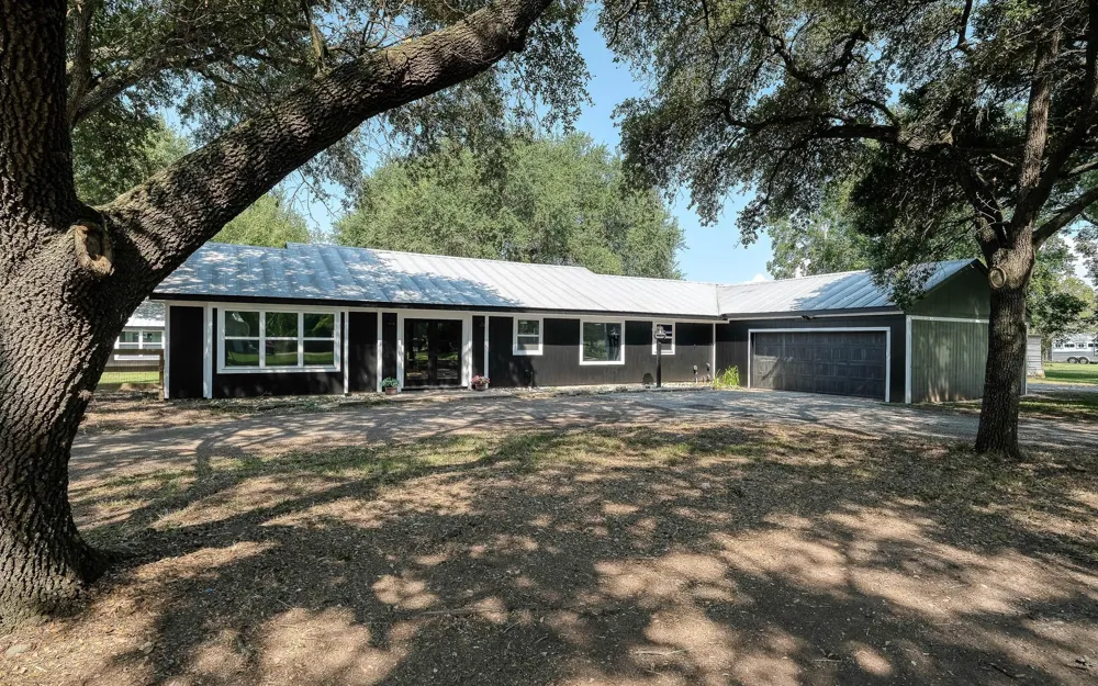 20515 Kickapoo Road Waller, TX 77484