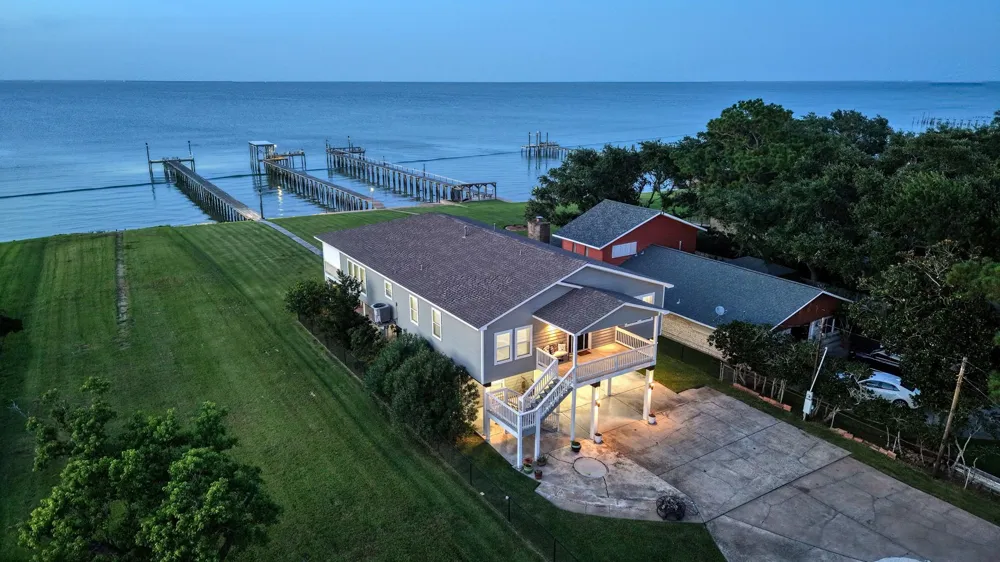 2534 Cliff Drive San Leon, TX 77539
