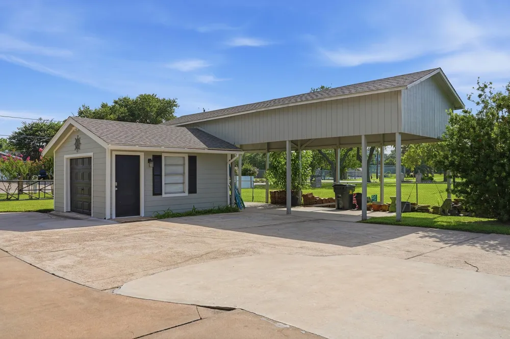 2534 Cliff Drive San Leon, TX 77539