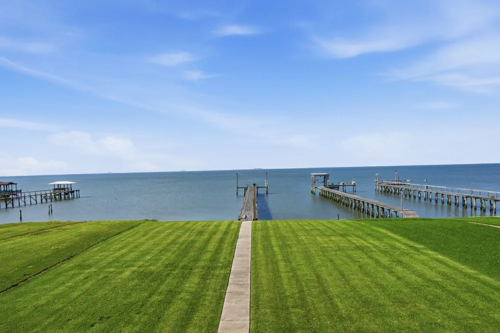 2534 Cliff Drive San Leon, TX 77539