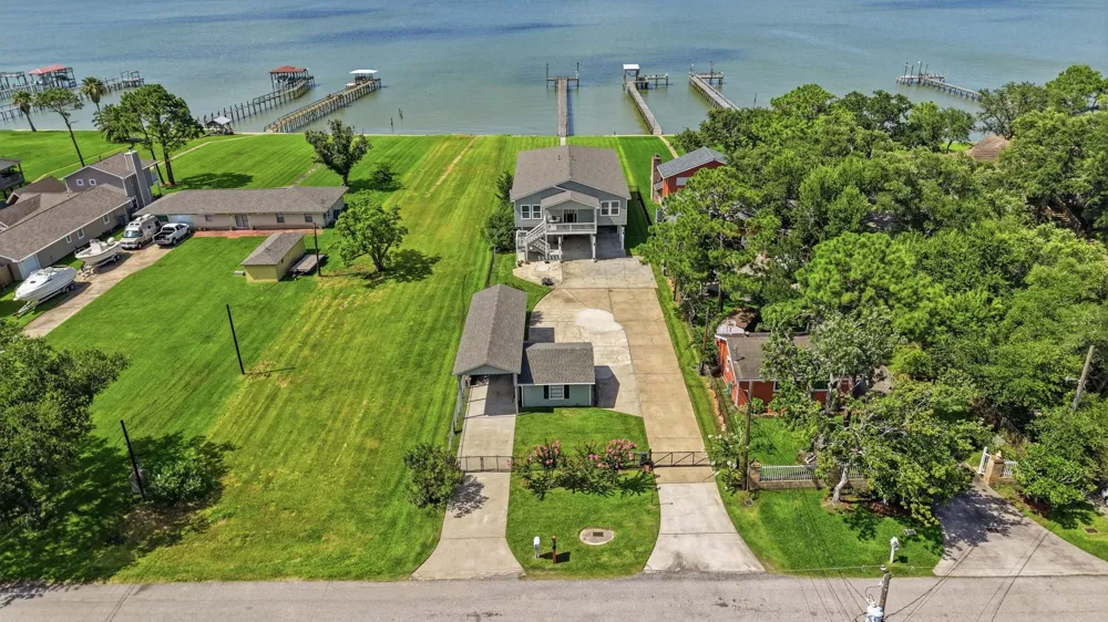 2534 Cliff Drive San Leon, TX 77539