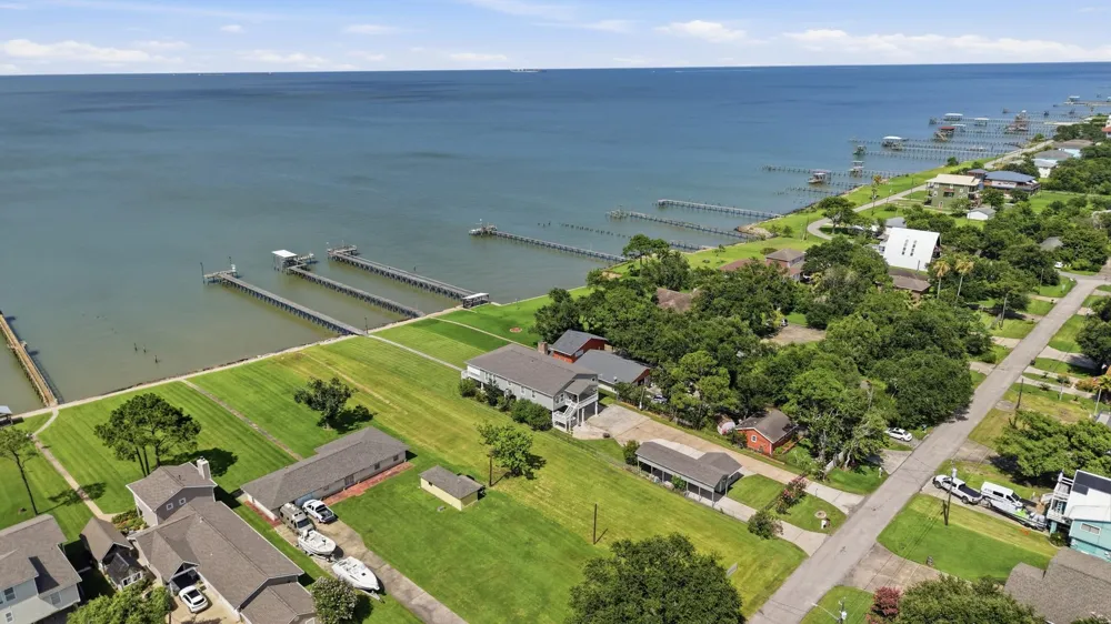 2534 Cliff Drive San Leon, TX 77539