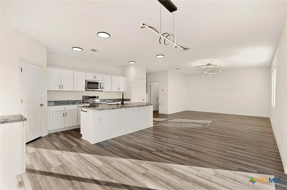 361 Wren Lane Kyle, TX 78640