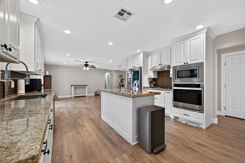 68 White Oak Drive New Caney, TX 77357