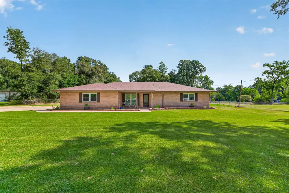 68 White Oak Drive New Caney, TX 77357