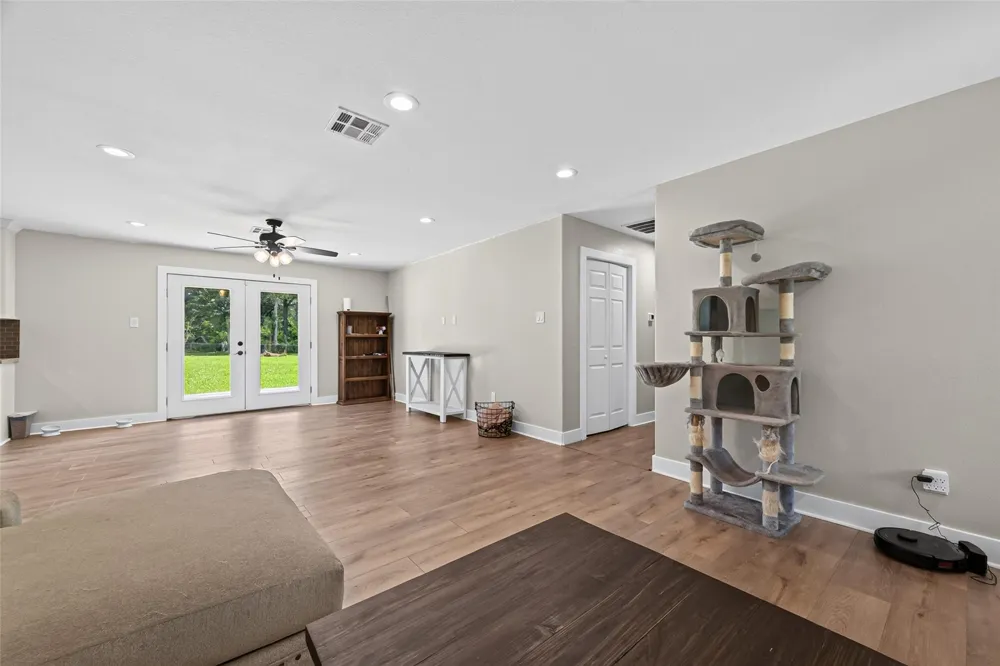 68 White Oak Drive New Caney, TX 77357