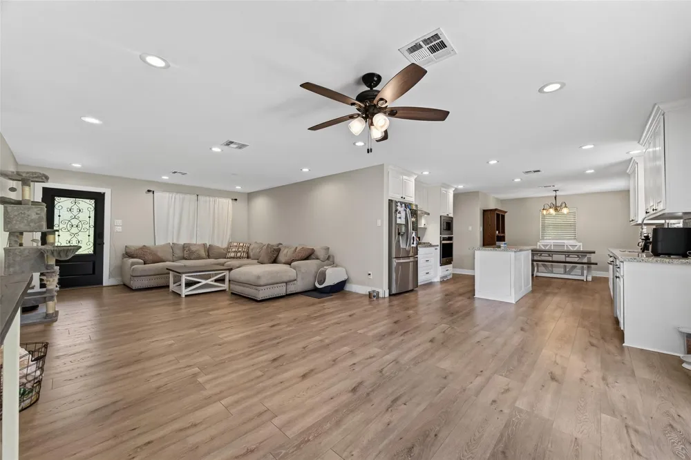 68 White Oak Drive New Caney, TX 77357