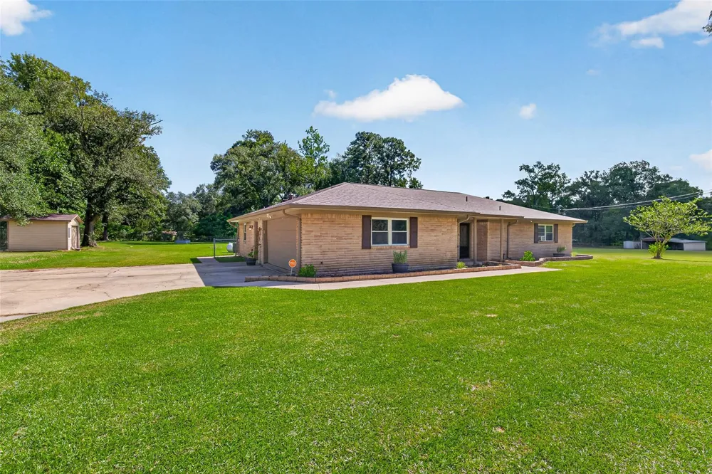 68 White Oak Drive New Caney, TX 77357