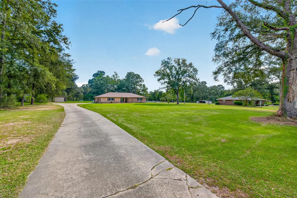 68 White Oak Drive New Caney, TX 77357