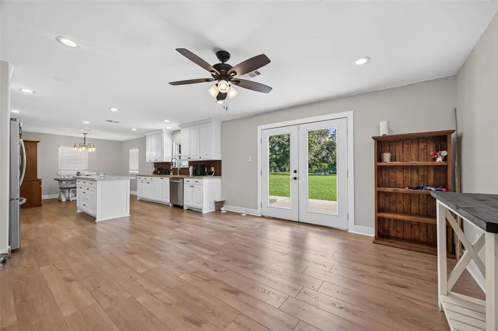 68 White Oak Drive New Caney, TX 77357