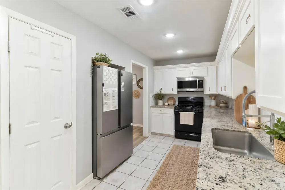 117 Cannon Street Clute, TX 77531