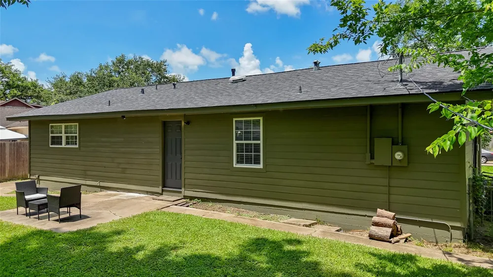 117 Cannon Street Clute, TX 77531