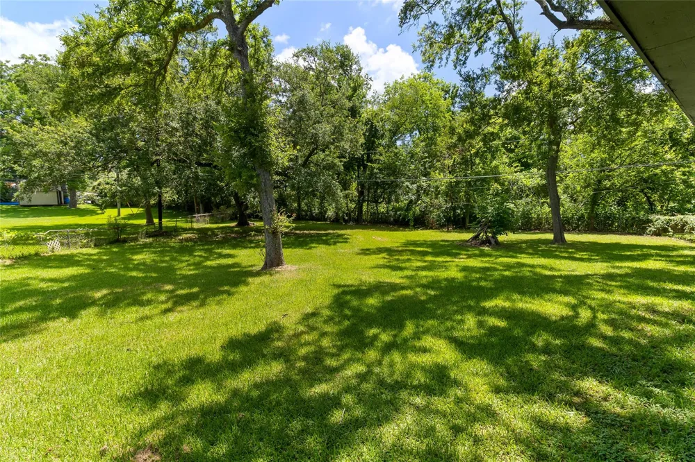 117 Cannon Street Clute, TX 77531