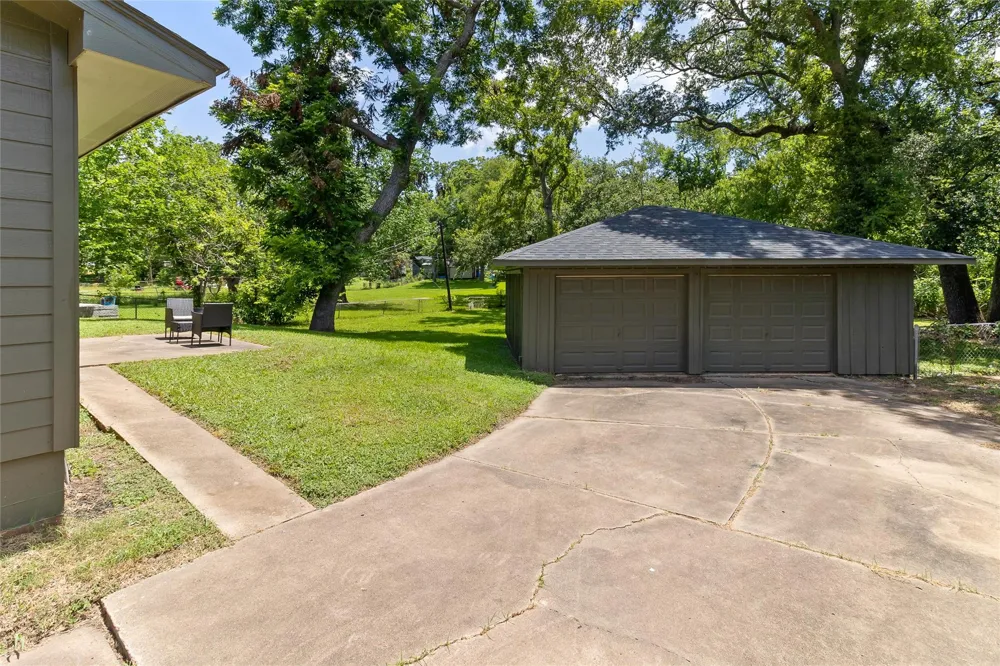 117 Cannon Street Clute, TX 77531