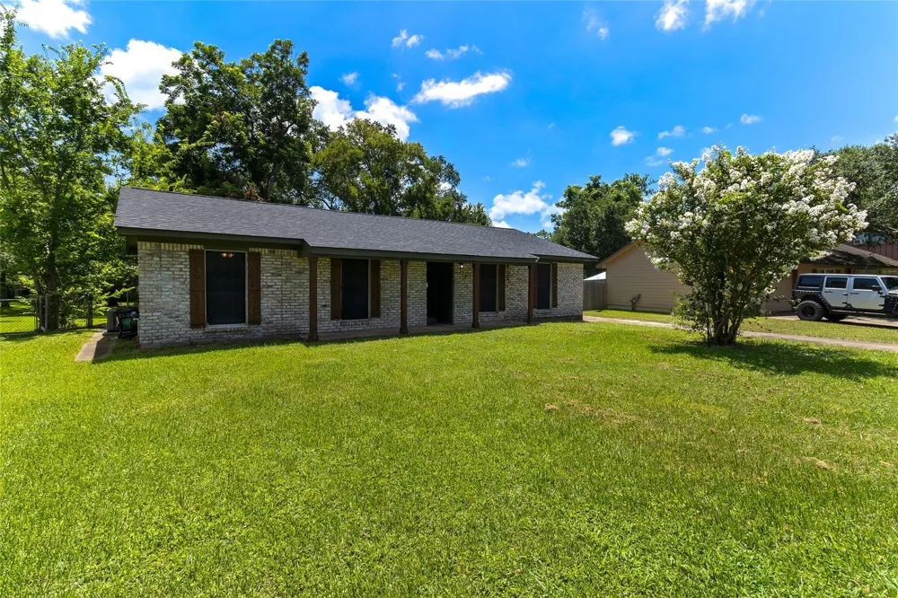 117 Cannon Street Clute, TX 77531