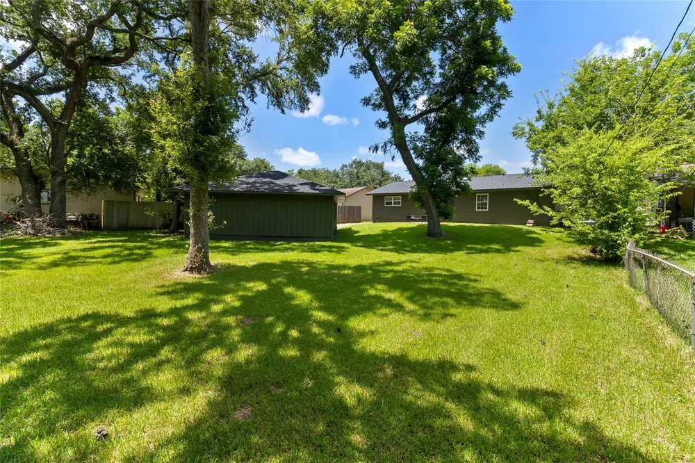 117 Cannon Street Clute, TX 77531