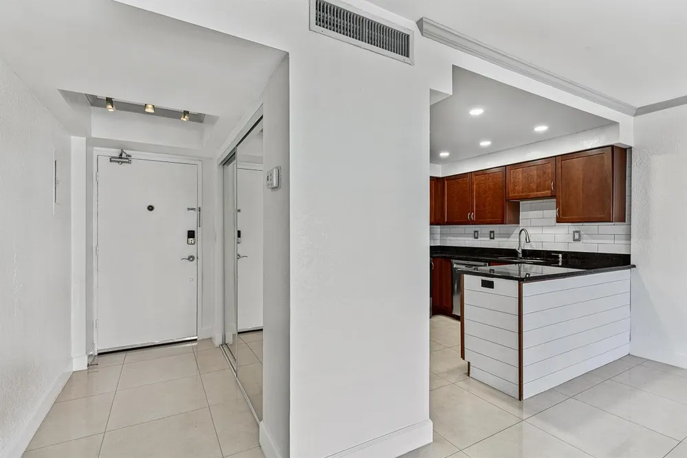2900 NE 30th Street #9i Fort Lauderdale, FL 33306