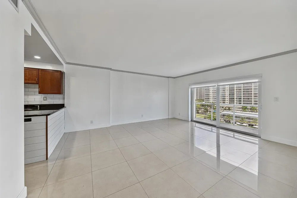 2900 NE 30th Street #9i Fort Lauderdale, FL 33306