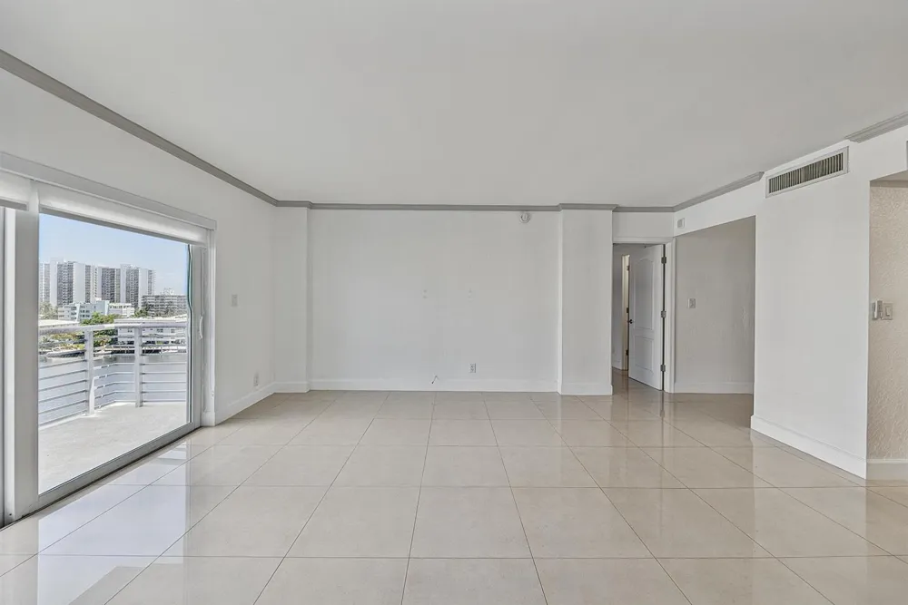2900 NE 30th Street #9i Fort Lauderdale, FL 33306