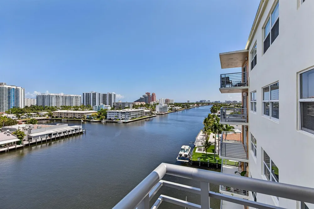 2900 NE 30th Street #9i Fort Lauderdale, FL 33306