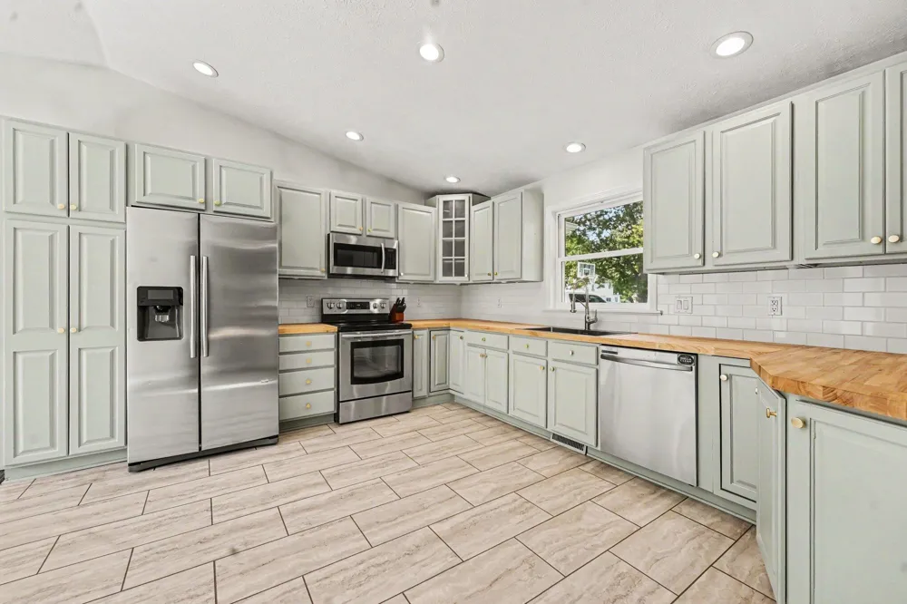 4372 Hunsberger Avenue NE Plainfield Charter Township, MI 49525