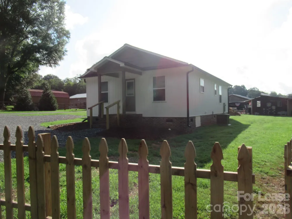 251B S B AVENUE Maiden, NC 28650