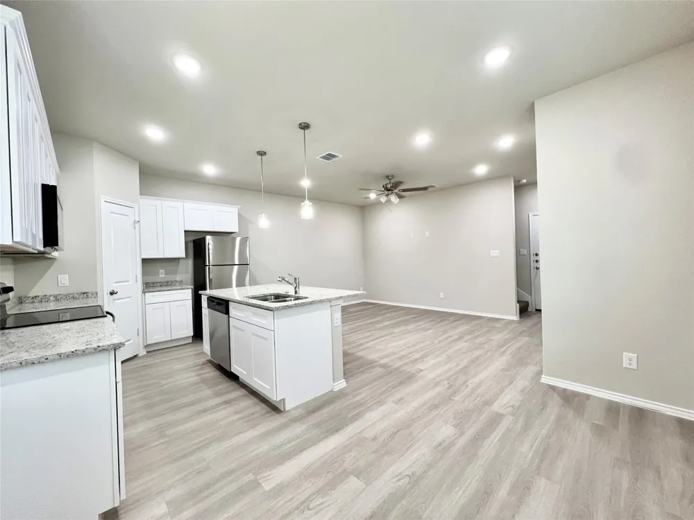 3501 E Renfro Street #103 Burleson, TX 76028
