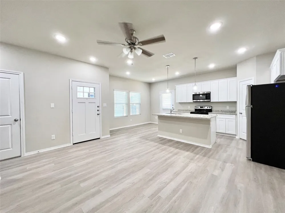 3501 E Renfro Street #103 Burleson, TX 76028
