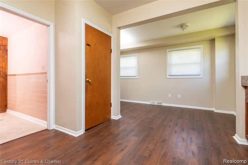 1463 Reo Avenue Lincoln Park City, MI 48146