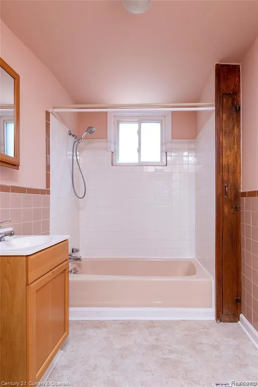 1463 Reo Avenue Lincoln Park City, MI 48146