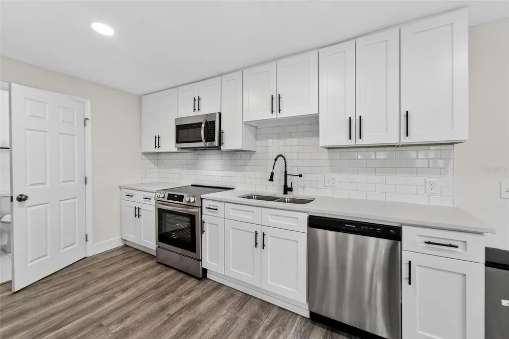 2525 W BEACH STREET Tampa, FL 33607