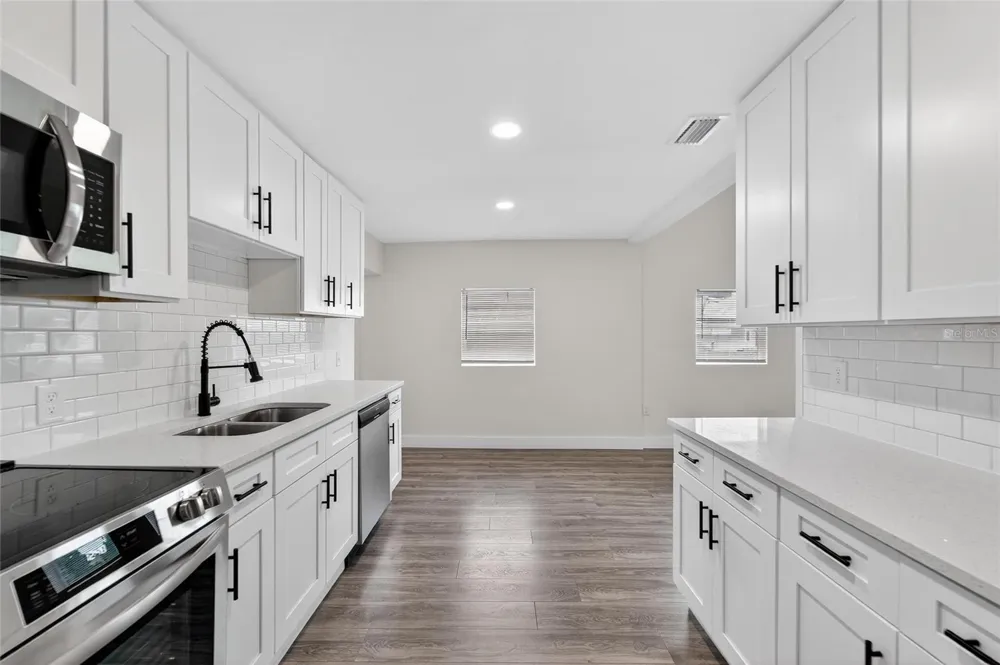 2525 W BEACH STREET Tampa, FL 33607