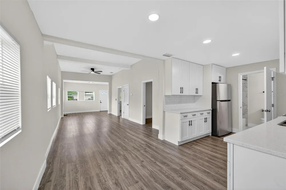 2525 W BEACH STREET Tampa, FL 33607