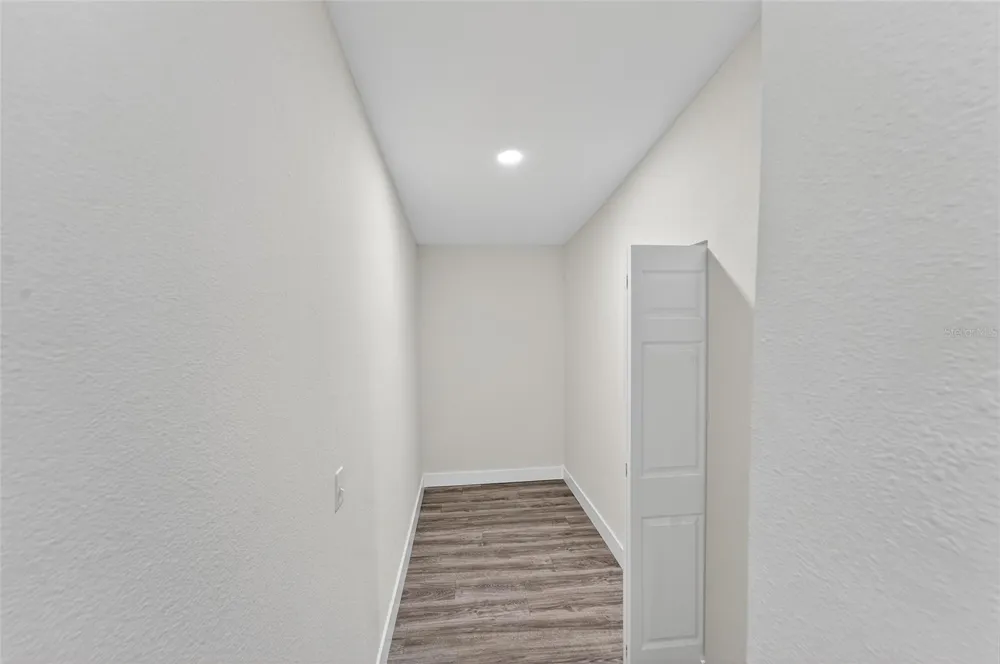 2525 W BEACH STREET Tampa, FL 33607
