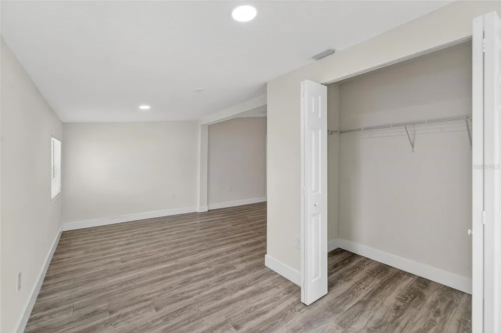 2525 W BEACH STREET Tampa, FL 33607