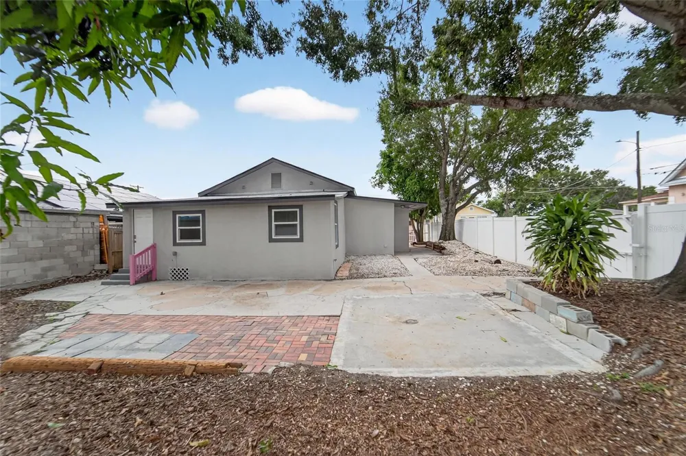 2525 W BEACH STREET Tampa, FL 33607