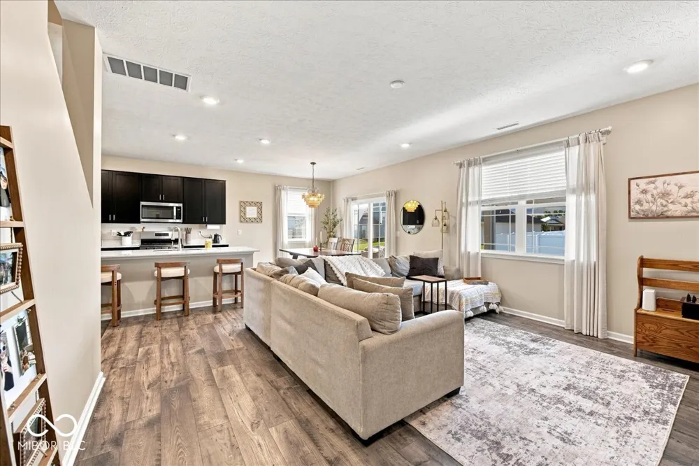 6039 Madera Drive Whitestown, IN 46075
