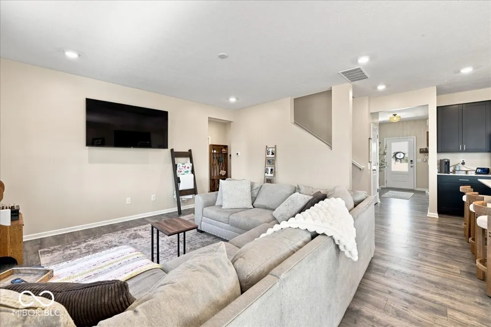 6039 Madera Drive Whitestown, IN 46075