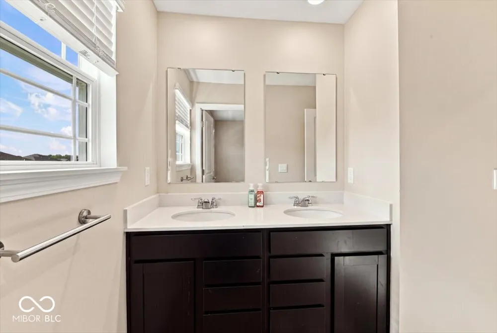 6039 Madera Drive Whitestown, IN 46075