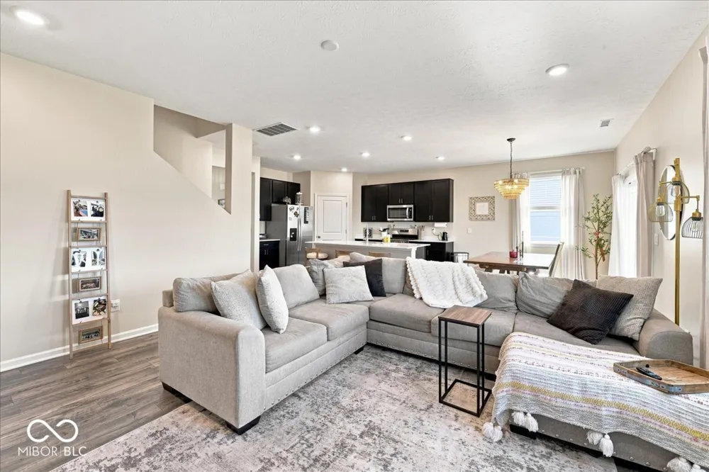 6039 Madera Drive Whitestown, IN 46075