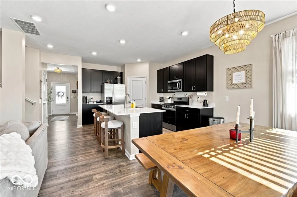 6039 Madera Drive Whitestown, IN 46075
