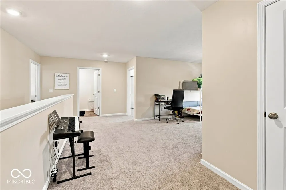6039 Madera Drive Whitestown, IN 46075